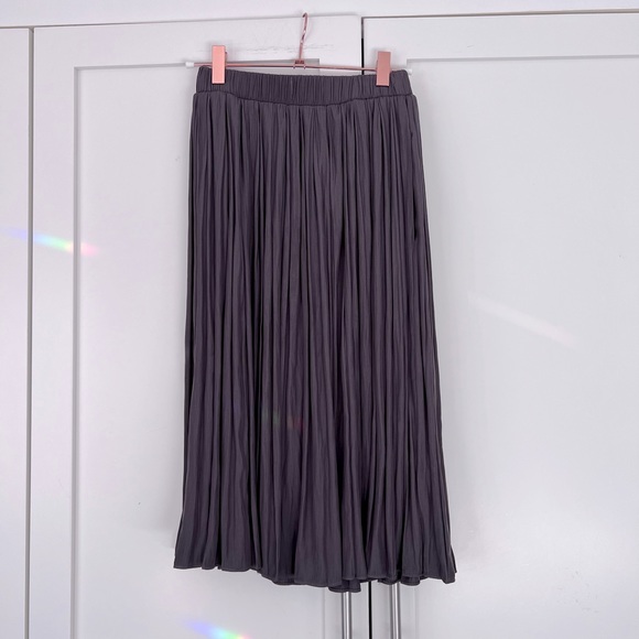 Wilfred Dresses & Skirts - Wilfred Borjes skirt in dark GREY